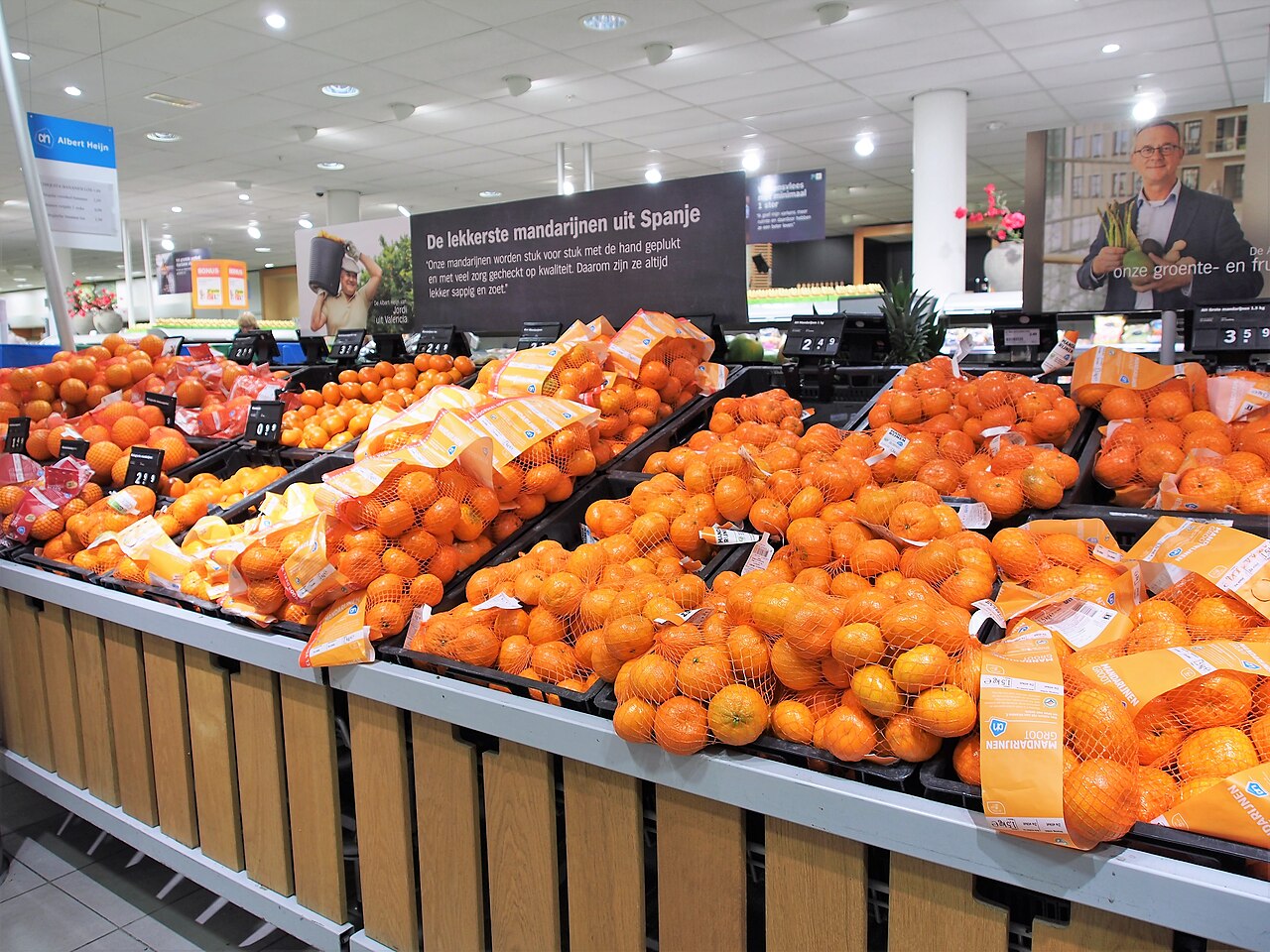 Groenteafdeling in een supermarkt · sfeerbeeld